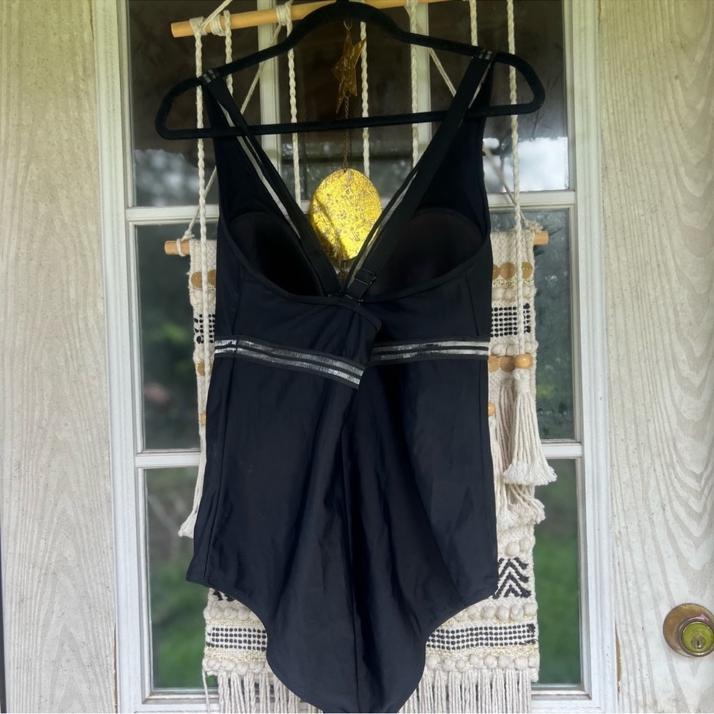 Torrid black one piece size 1x - Picture 2 of 3